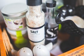 usos de la sal para limpiar el hogar